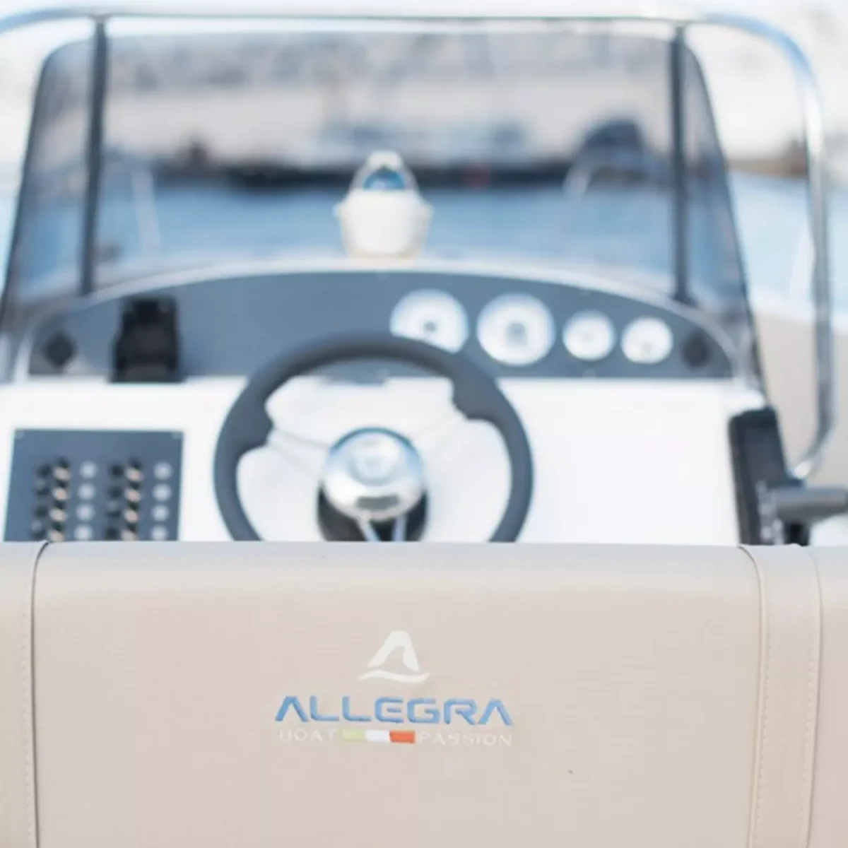 Flor de Lis – Allegra 21 Open - Imagen 9