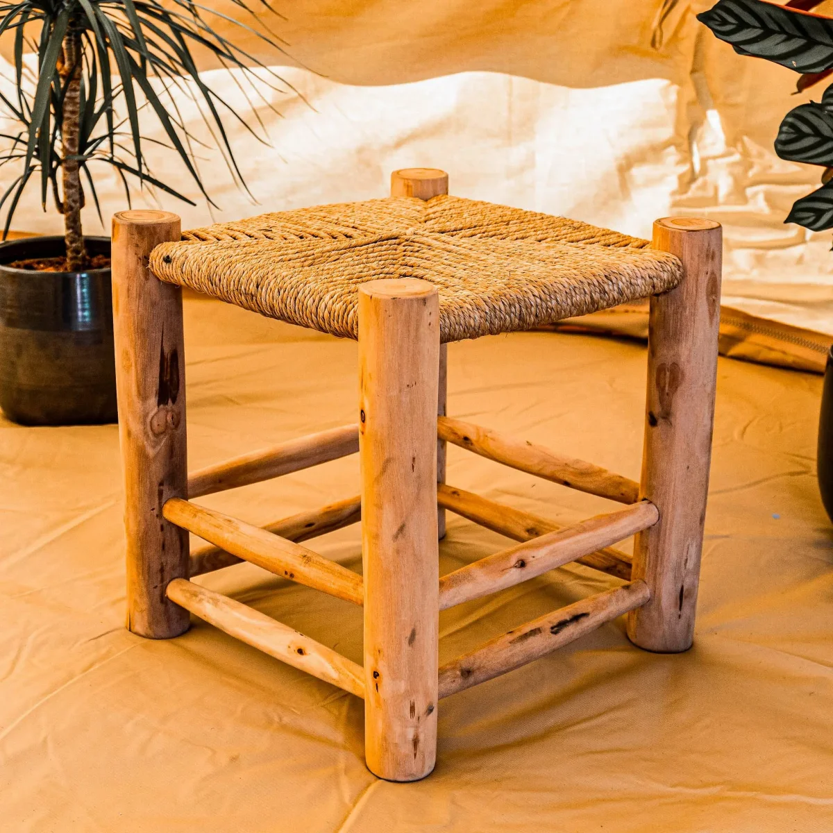 Natural Wooden Weaved Stool - Imagen 3